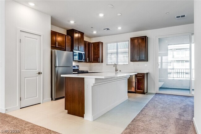 Building Photo - 5838 Kips Bay St