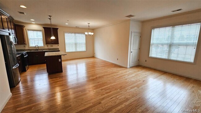 Building Photo - 105 Canter Ct