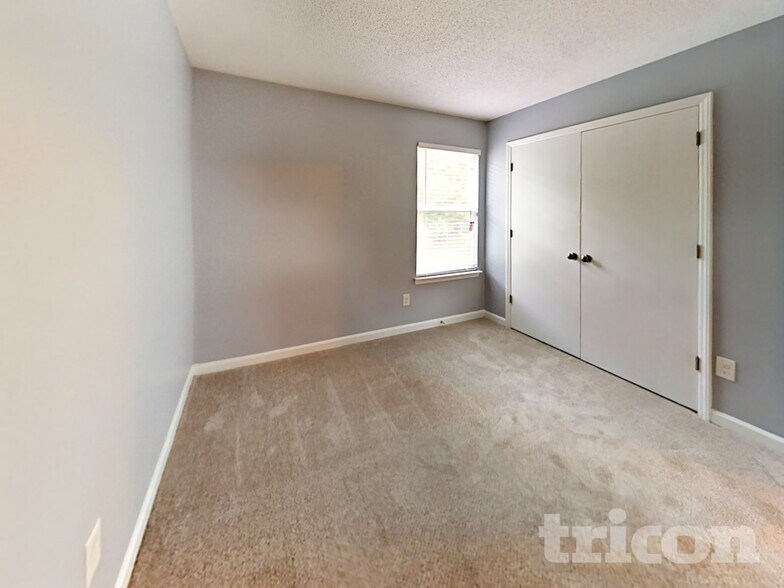 Building Photo - 2900 Silkstream Ln