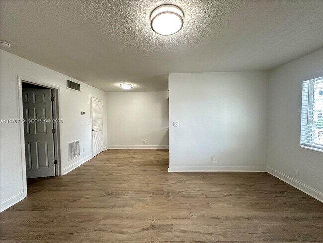 Building Photo - 110 NE 19th Ave