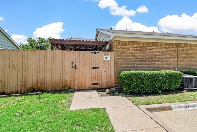 Building Photo - 1801 W Spring Creek Pkwy