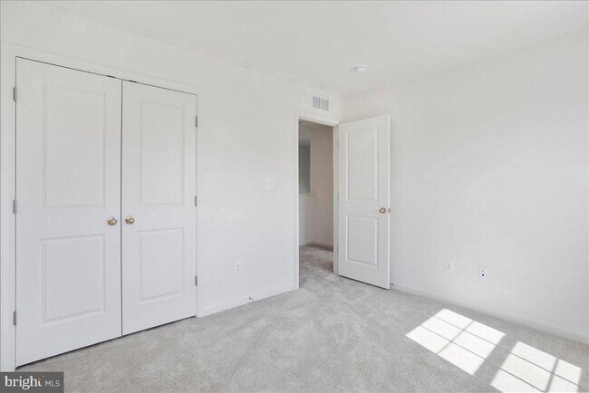 Building Photo - 64 Stafford Pl