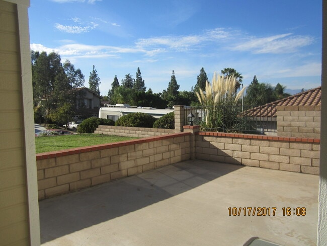 Building Photo - CANYON CREST GORGEOUS SINGLE STORY