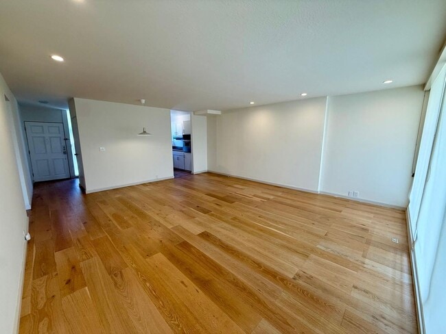 Building Photo - BEAUTIFULLY UPDATED TWO BED / ONE BATH TIBURON CONDO WITH PANORAMIC VIEWS