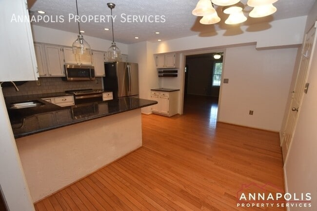 Building Photo - 714 Old Love Point Rd