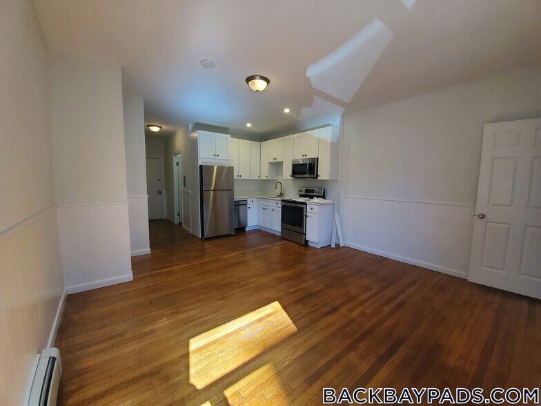 Building Photo - 499 Beacon St