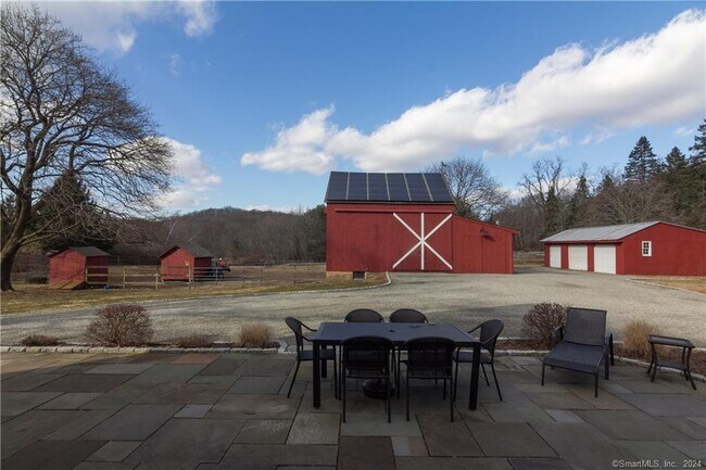 Building Photo - 323 Green Hill Rd