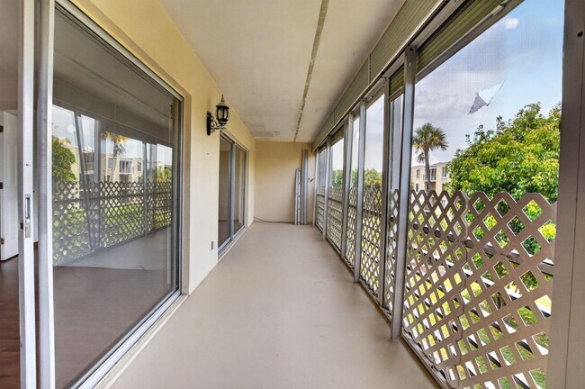 Building Photo - 200 Waterway Dr S