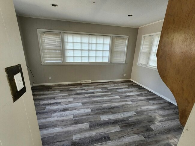 Building Photo - 18314 Chagrin Blvd