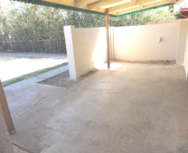 Building Photo - 1026 E Highland Ave