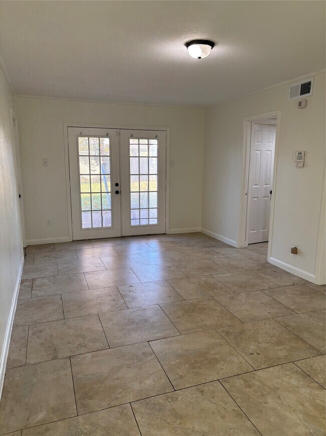 Building Photo - 4322 Woodmont Dr