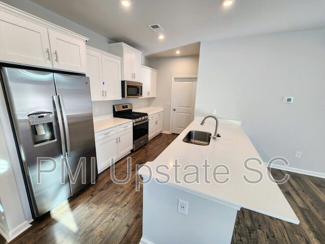 Building Photo - 407 Mariene Dr