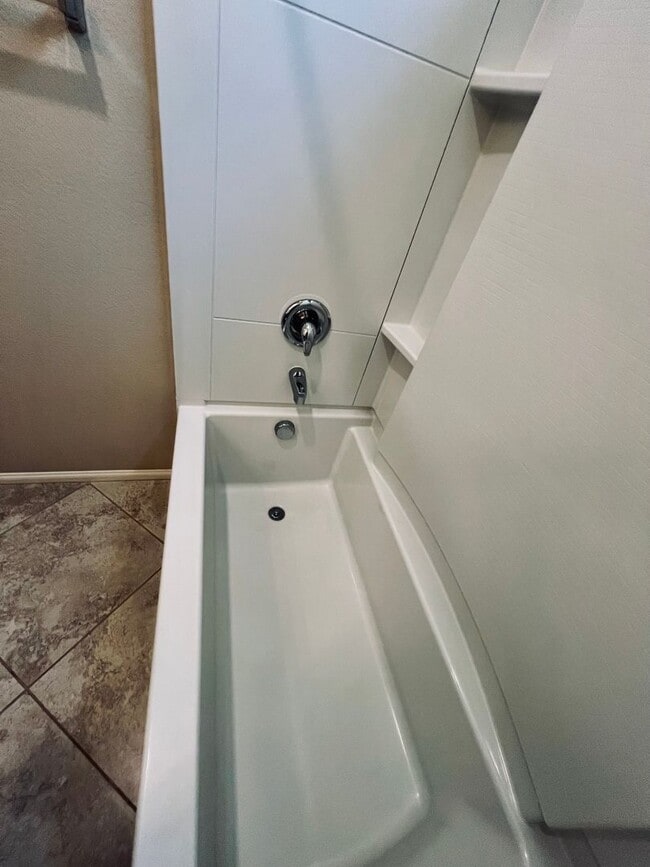 Building Photo - Gorgeous 2 bedroom and 2 bathroom home in ...
