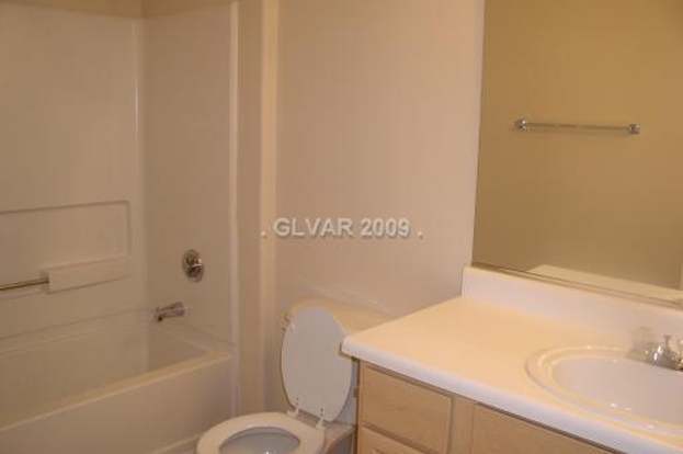 Building Photo - 950 Seven Hills Dr