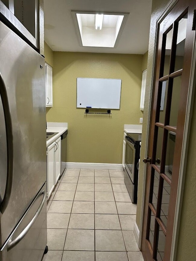 Building Photo - Creekridge - Hyde Park - 45 / Duval - Excl...
