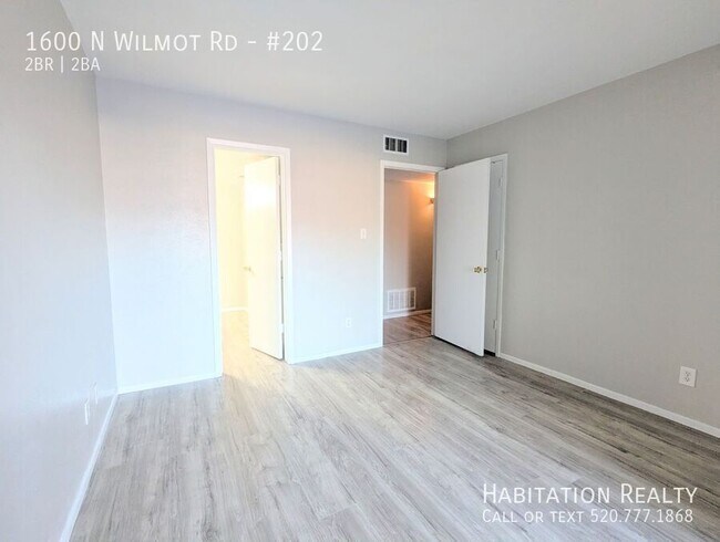 Building Photo - 1600 N Wilmot Rd