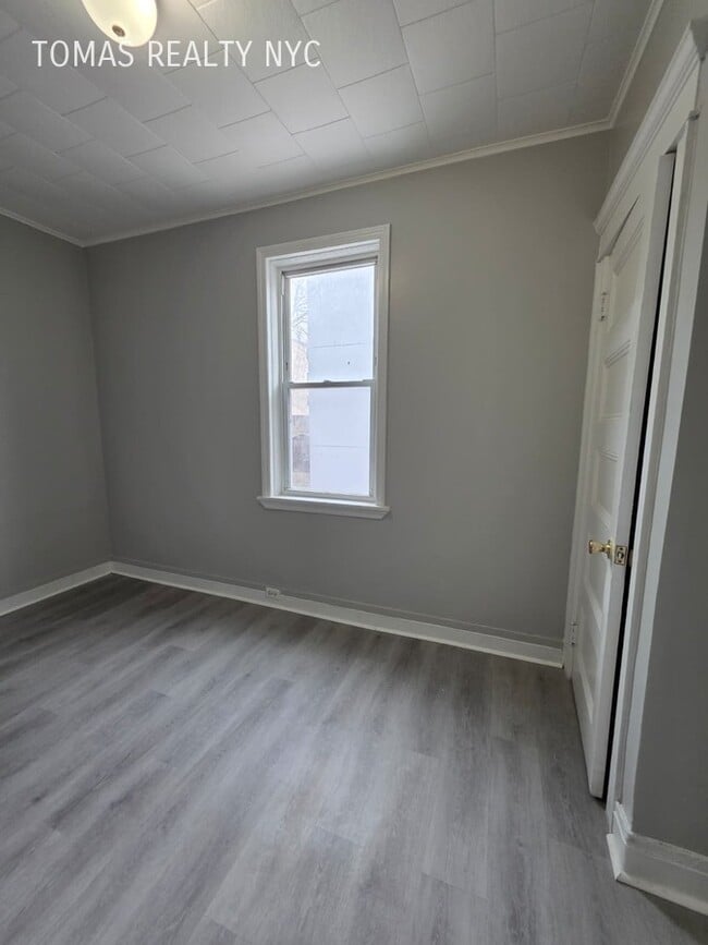 Building Photo - 18 Seymour St