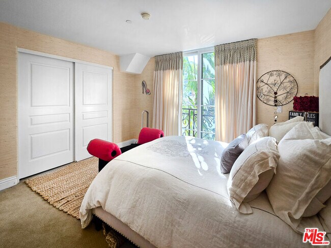 Building Photo - 10795 Wilshire Blvd