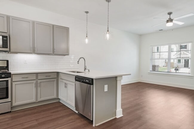 Building Photo - Rental House with Elevated Amenities