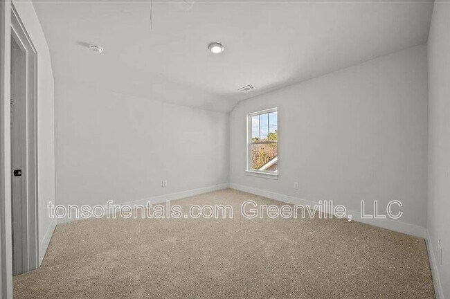 Building Photo - 415 Ml Pk Wy