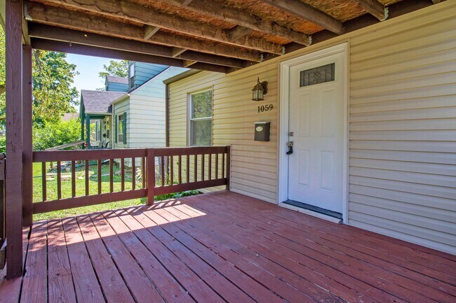 Building Photo - 1059 Lawrence Dr