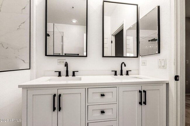 Building Photo - 2992 N Miller Rd