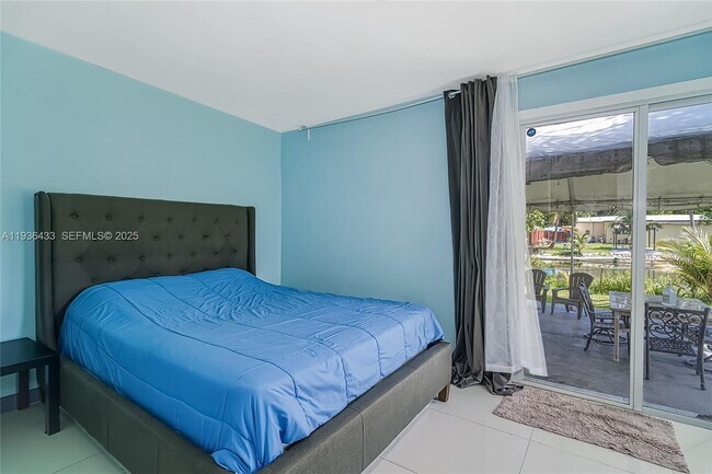 Building Photo - 216 SW 6th St