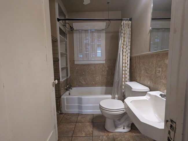 Building Photo - Garage Studio Apartment in Texarkana, Arka...