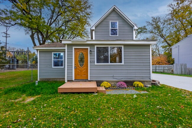 Primary Photo - 9156 Elizabeth St