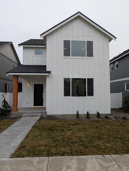 Building Photo - 24526 E Short Tail Ln