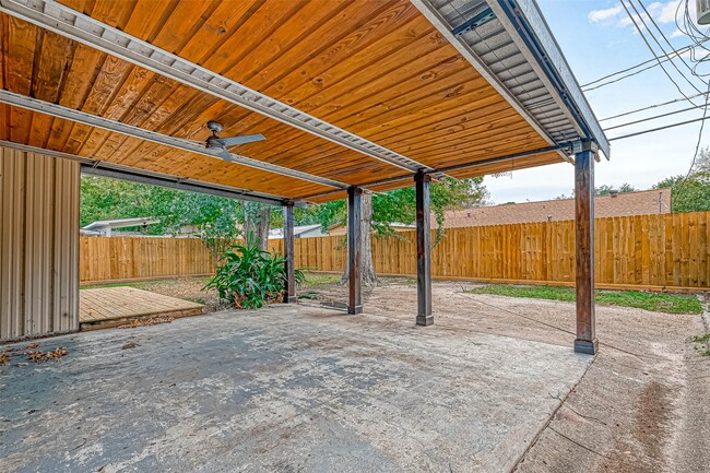 Building Photo - 5611 Nina Lee Ln