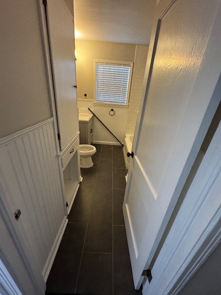 Building Photo - 5769 Hampshire Rd