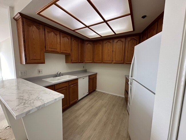 Building Photo - 625 Esplanade