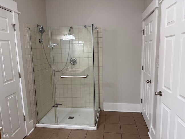 Building Photo - 717 Parkway Ave