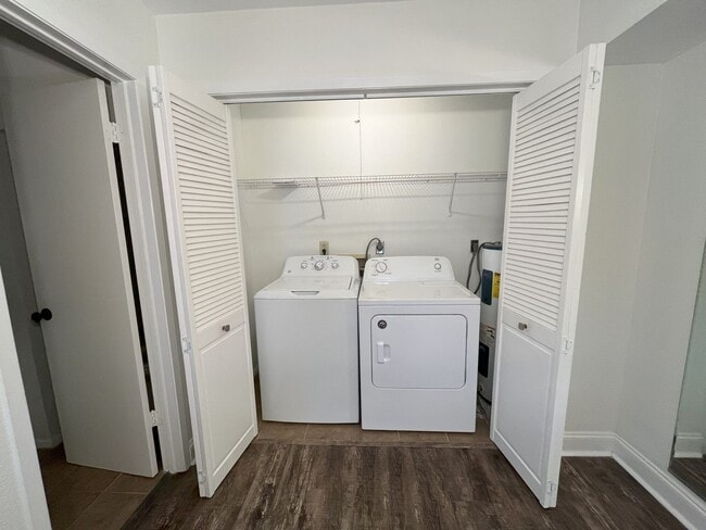 Building Photo - Townhome Available on E Bayou Parkway!