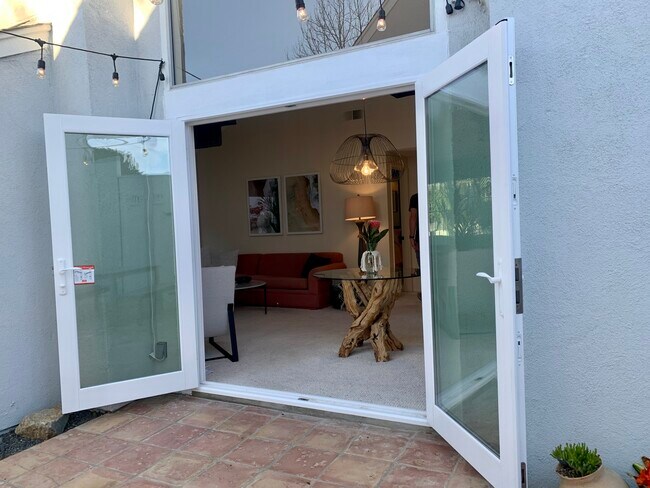 Building Photo - 24382 Lantern Hill Dr