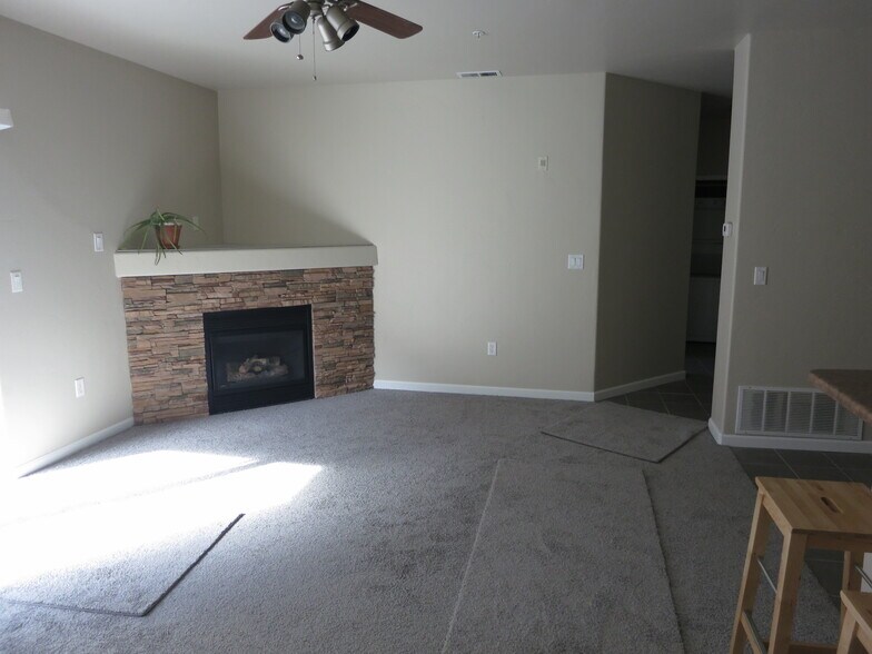 Building Photo - 2701 Midland Ave. Unit 614