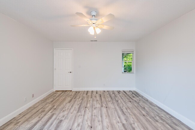 Building Photo - 5080 Point Alexis Dr