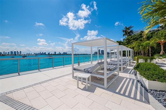 Building Photo - Mirador 1000 Condo