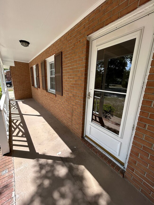 Building Photo - Updated home in College Acres!