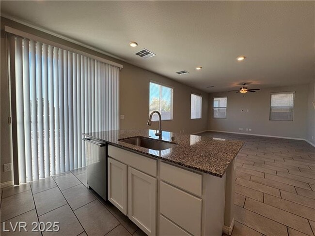 Building Photo - 2690 Topaz Blue St