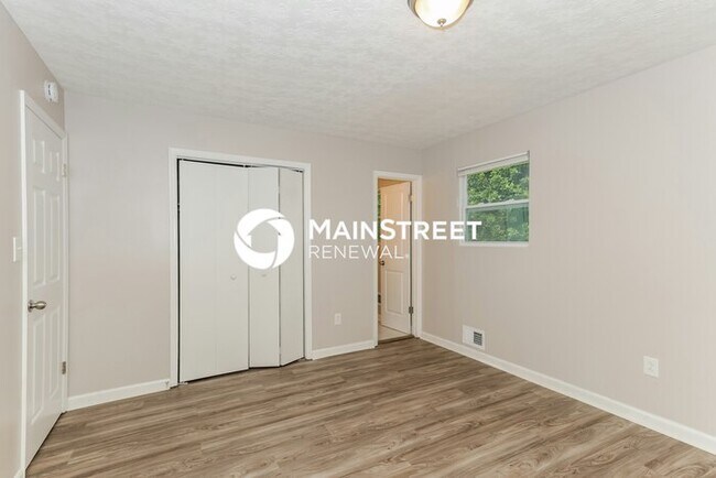 Building Photo - 6 Bedroom Pet-Friendly Home in South Fulton, GA with Main Street Renewal
