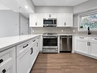 Building Photo - Beautiful Remodeled  3 Bedroom Condo!