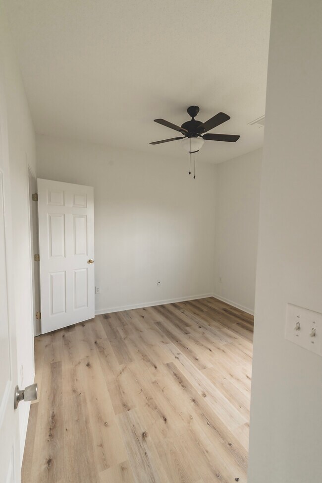 Building Photo - 9703 Full Moon Cir