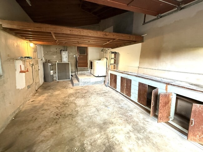 Building Photo - 2841 SW 33rd Ave
