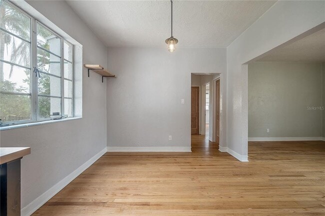 Building Photo - 325 W Rio Vista Ct