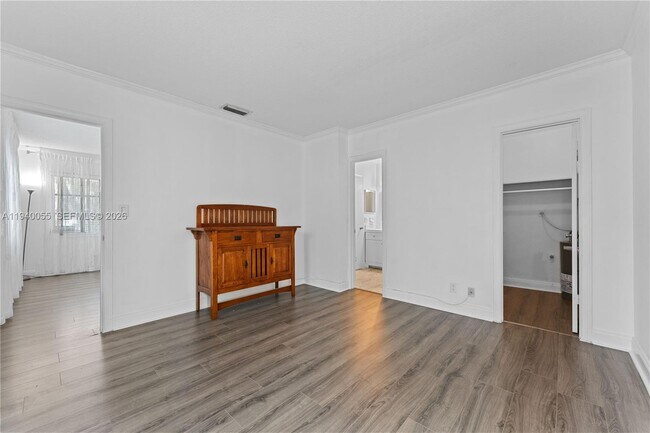 Building Photo - 2426 SE 17th St