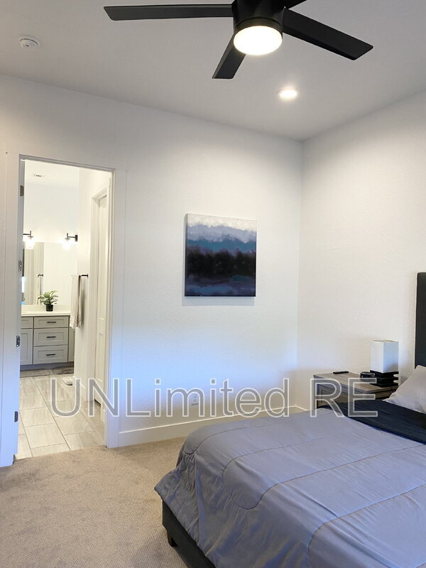 Building Photo - 2717 S Vega St