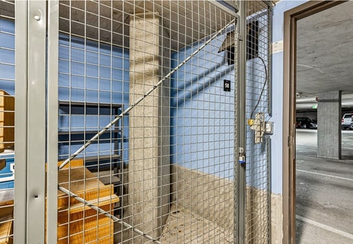 Building Photo - Stunning 1 bed condo in desirable Belltown and Lower Queen Anne! Available 3/7/26!