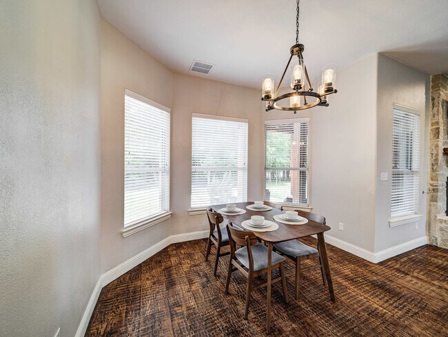 Building Photo - 200 Cove Dr